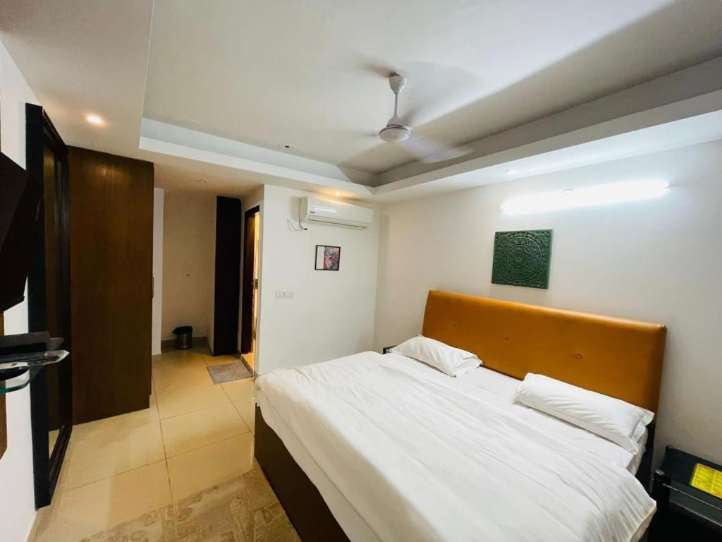Roomshala 114 The Locals - Hauz Khas Hotel New Delhi