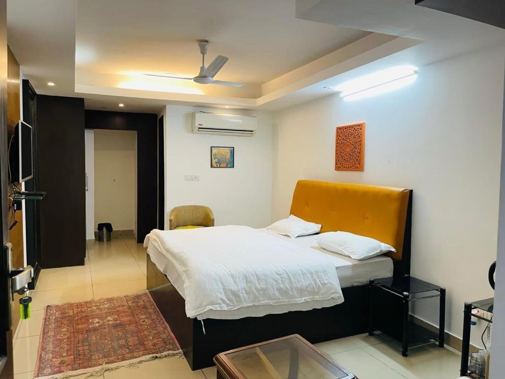 Hotel Roomshala 114 The Locals - Hauz Khas 3*